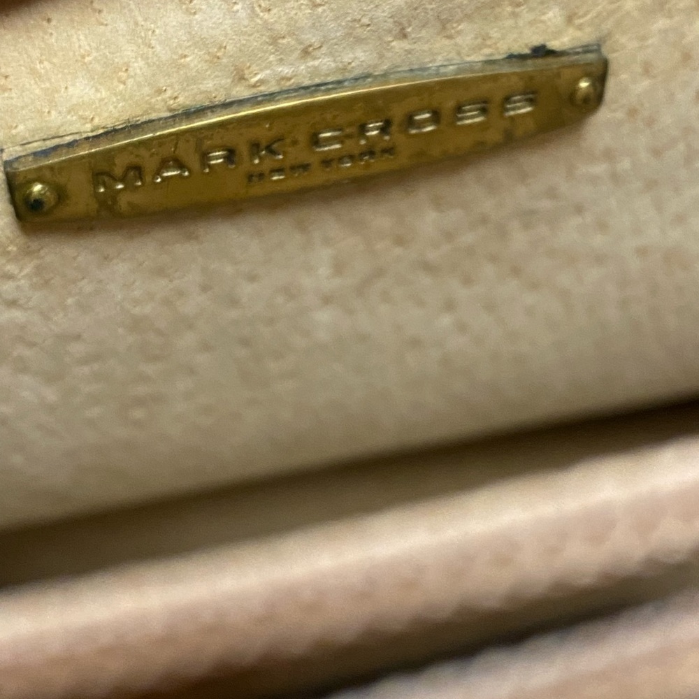 MARK CROSS 1845 New York cross body VINTAGE Leather handbag with gold accents. - Picture 10 of 16